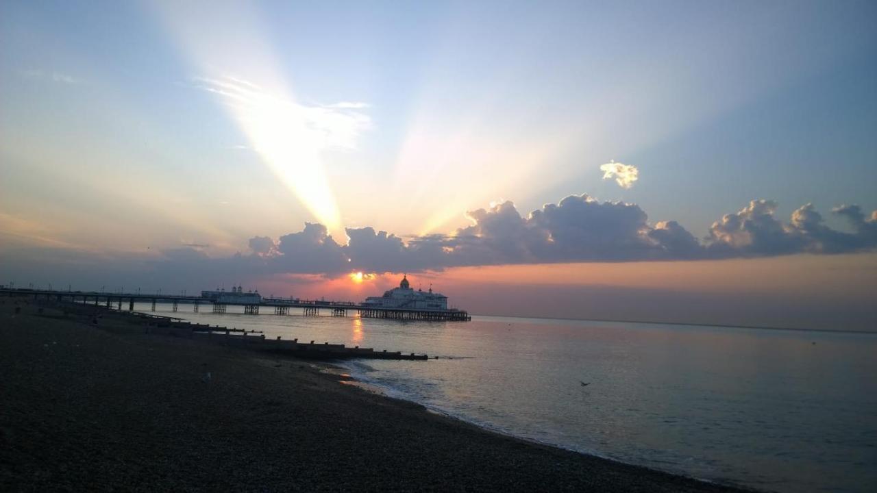 Burlington Palace Eastbourne Seafront Villa With Garden. المظهر الخارجي الصورة