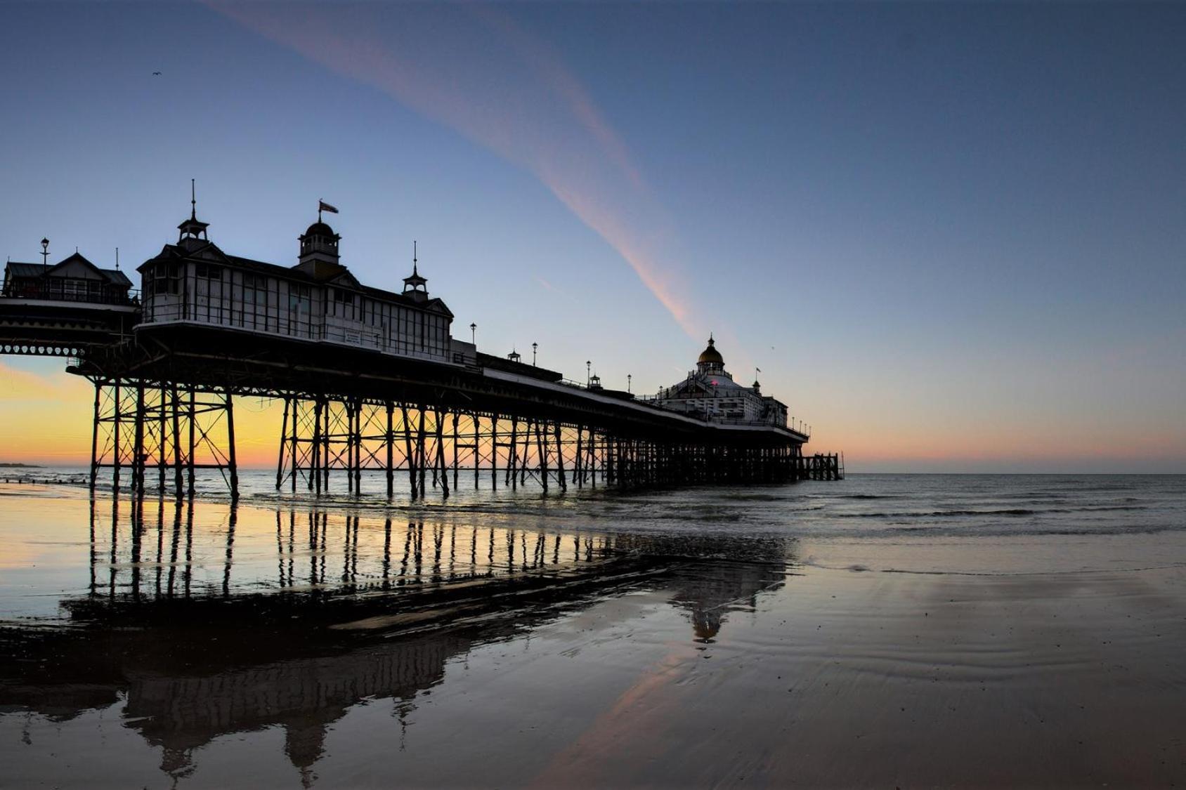 Burlington Palace Eastbourne Seafront Villa With Garden. المظهر الخارجي الصورة